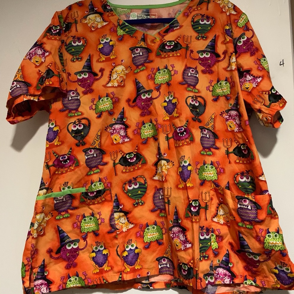 Bring it On brand Halloween monster XL scrub top